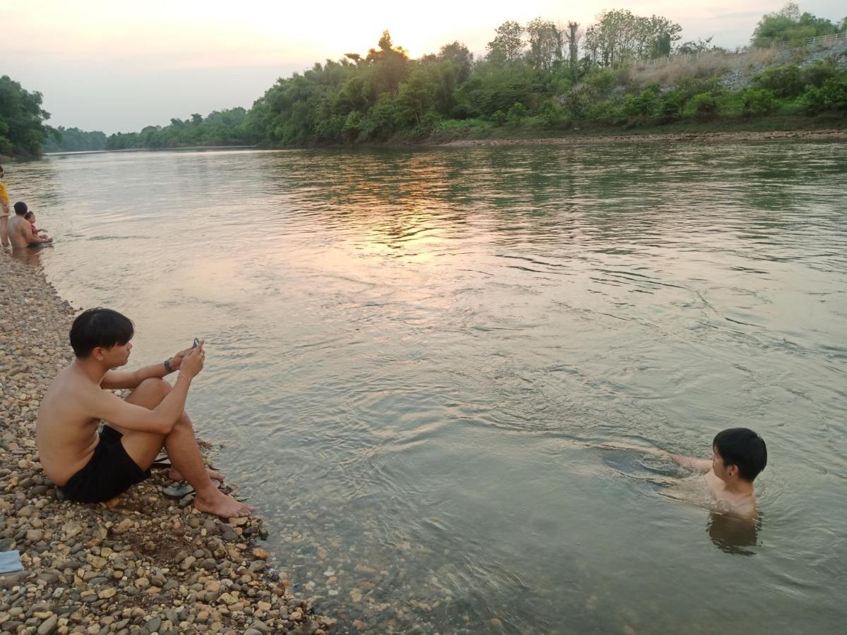 เฮือนน้ำน่าน House By The River Nan Uttaradit Extérieur photo